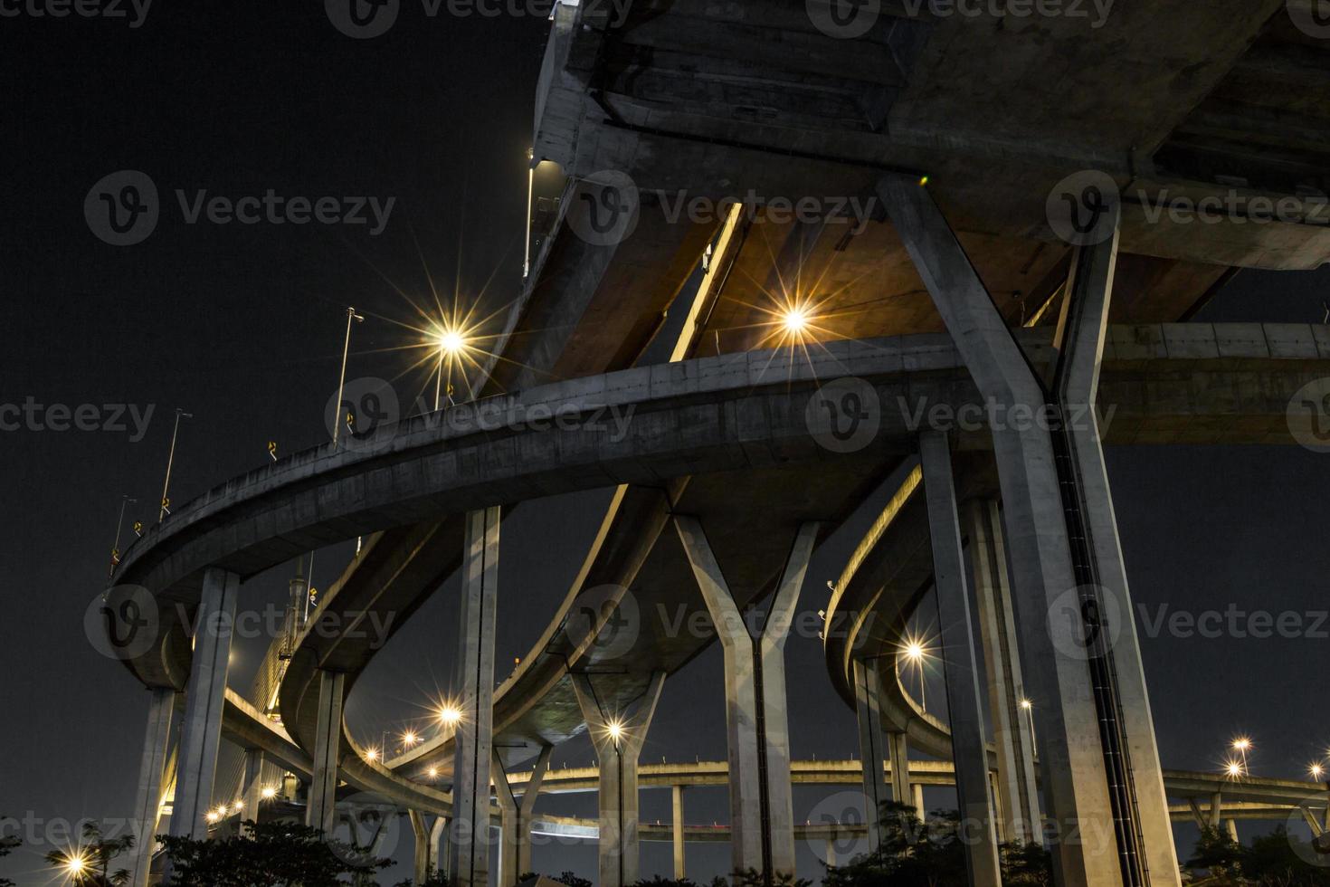 ponte di luce notturna foto