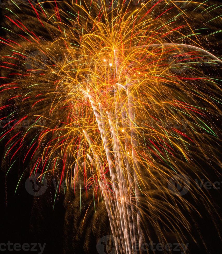 bellissimi fuochi d'artificio di notte foto