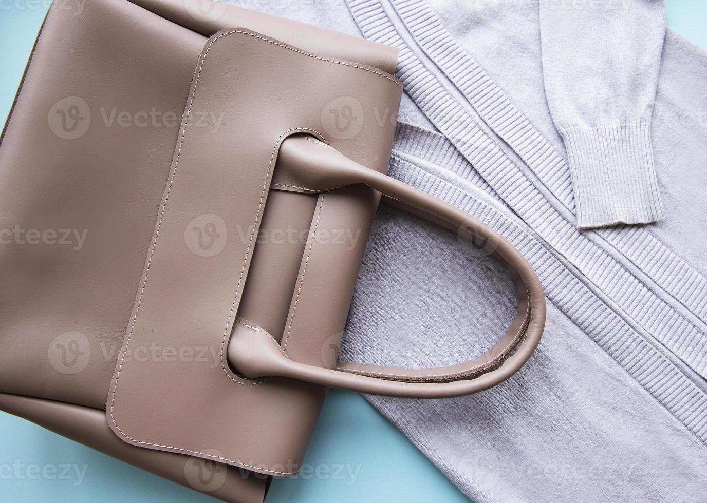 borsa da donna in pelle beige foto