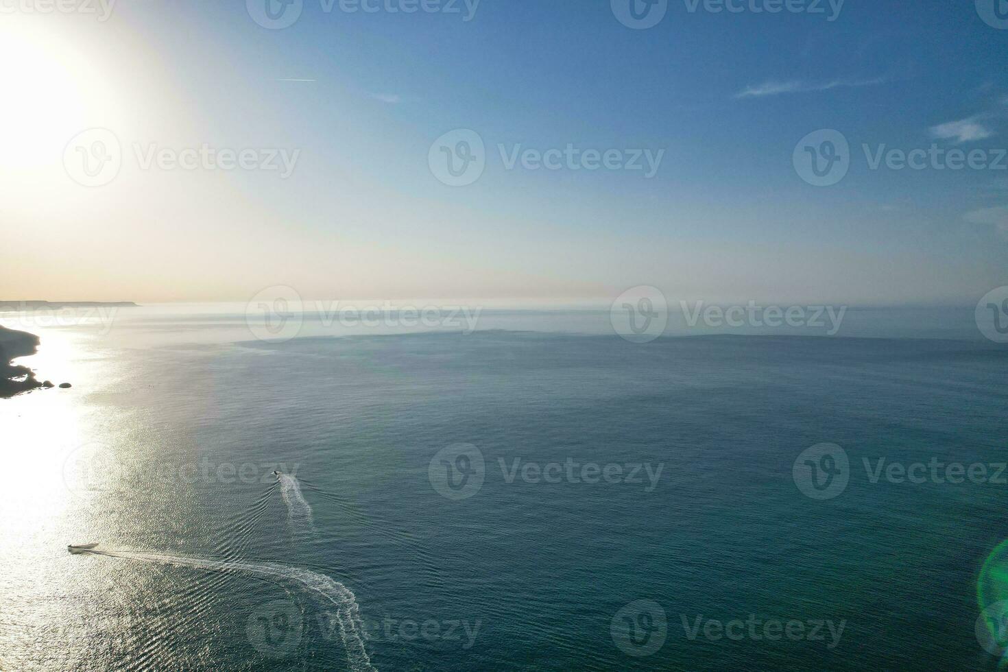 maggior parte bellissimo Visualizza di Britannico paesaggio e mare Visualizza di durdle porta spiaggia di Inghilterra grande Gran Bretagna, UK. Immagine era catturato con di droni telecamera su settembre 9, 2023 foto