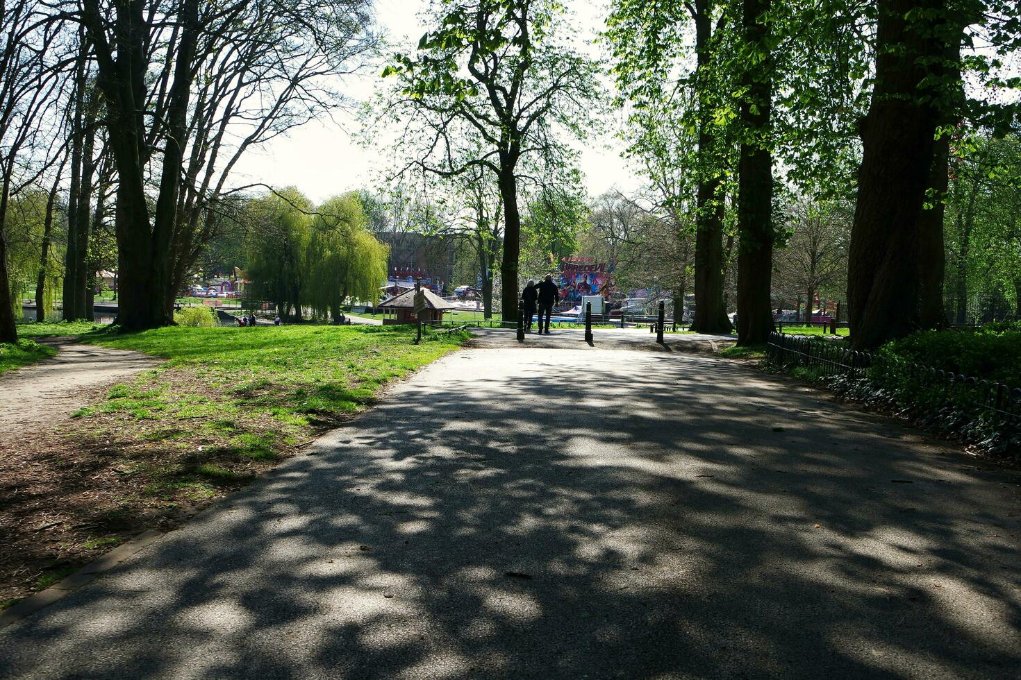 Basso angolo Visualizza di guerra Museo e pubblico parco di luton città di Inghilterra grande Gran Bretagna, Immagine catturato su un' soleggiato giorno di aprile 19, 2023 foto
