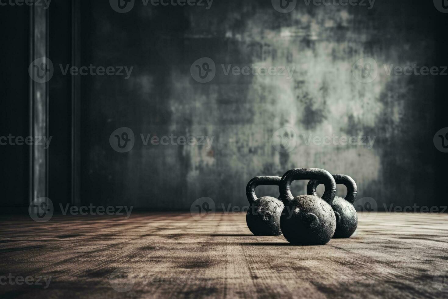 kettlebell e manubri su Palestra pavimento sfondo con vuoto spazio per testo foto