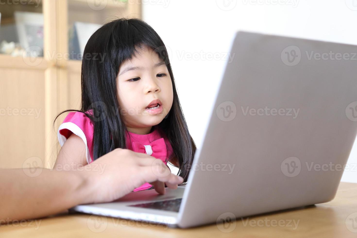 ragazzo con la tecnologia foto