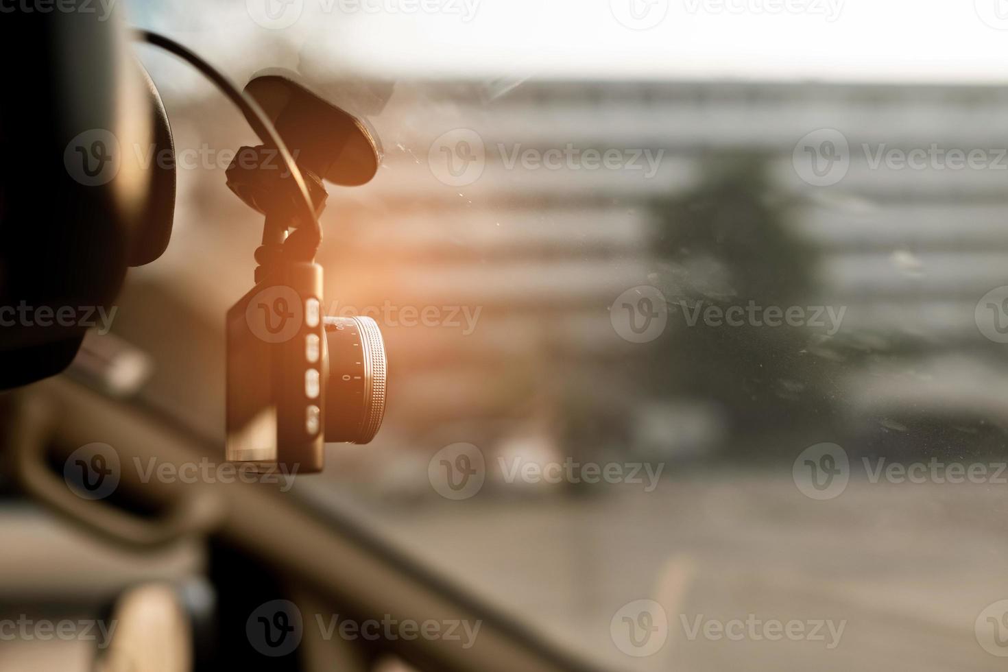 macchina fotografica per auto con sfondo sfocato foto