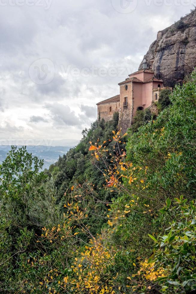 vista del monastero di santa cova. montserrat. Spagna. foto