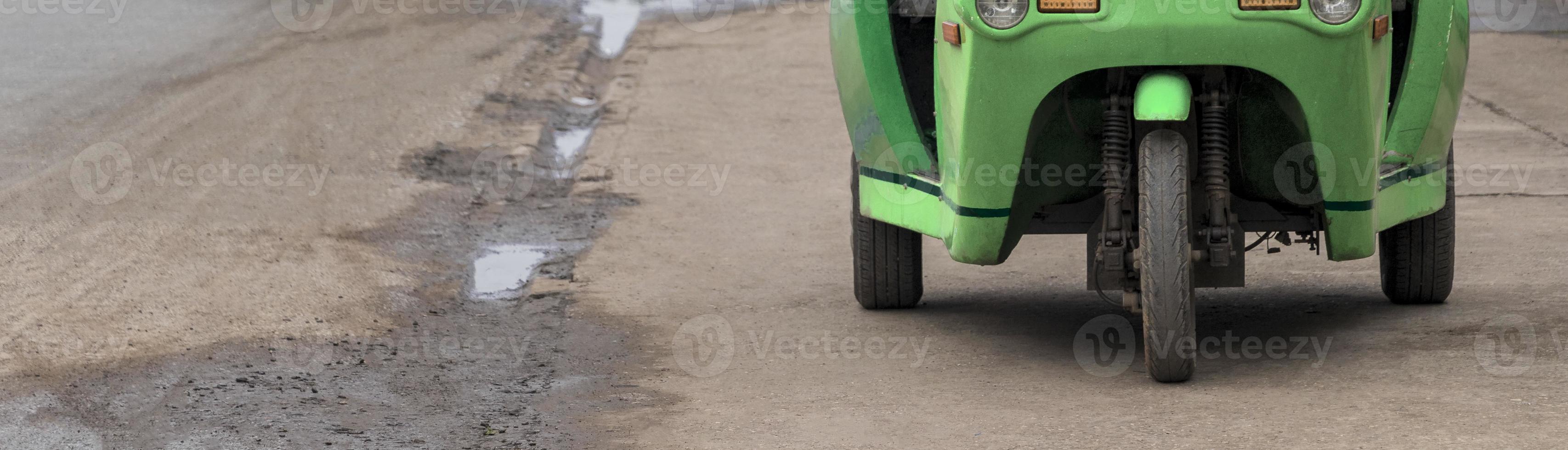 risciò elettronico eco-friendly tuk tuk a luang prabang laos. foto