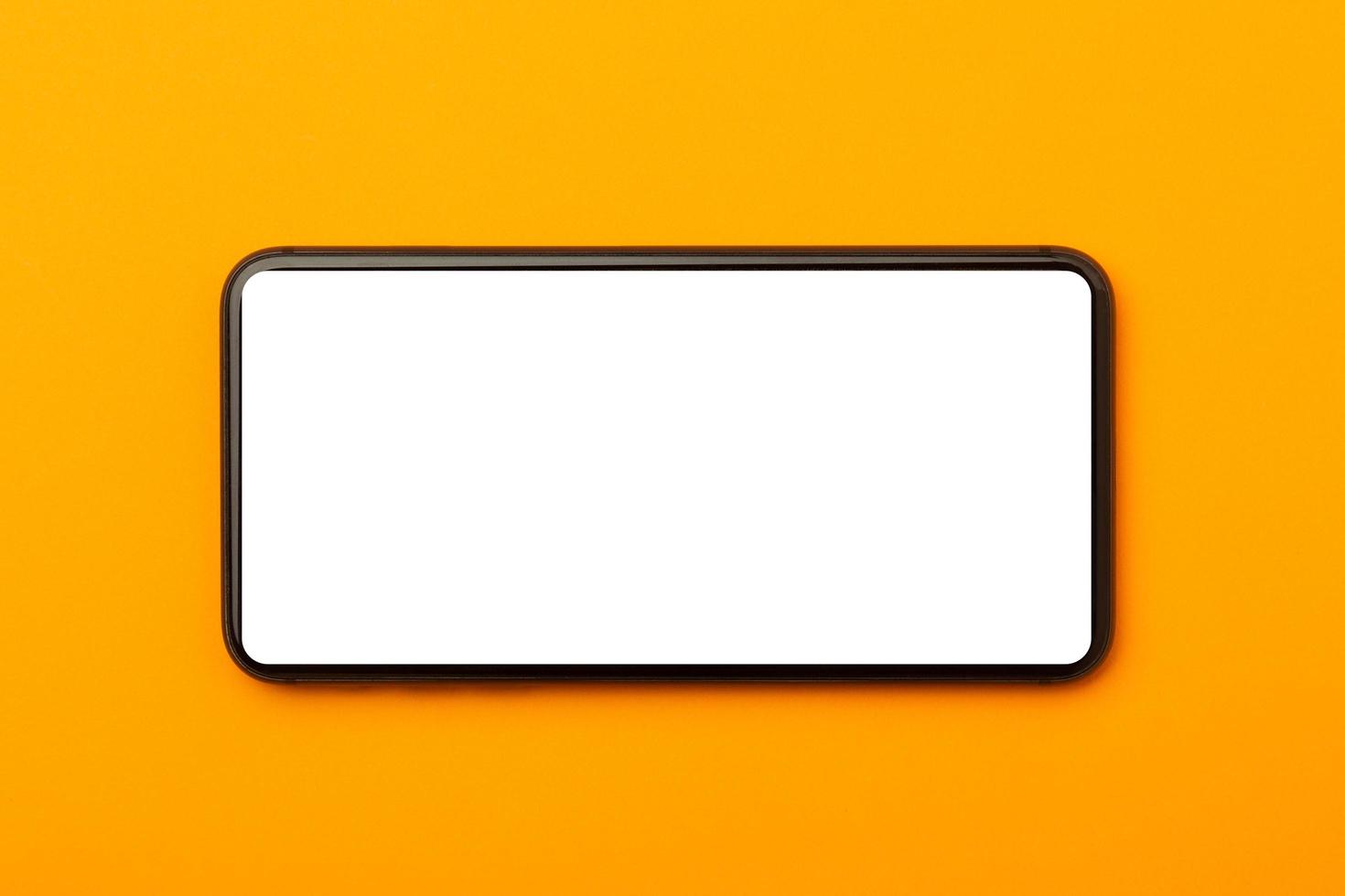schermo vuoto dello smartphone isolato su sfondo arancione foto