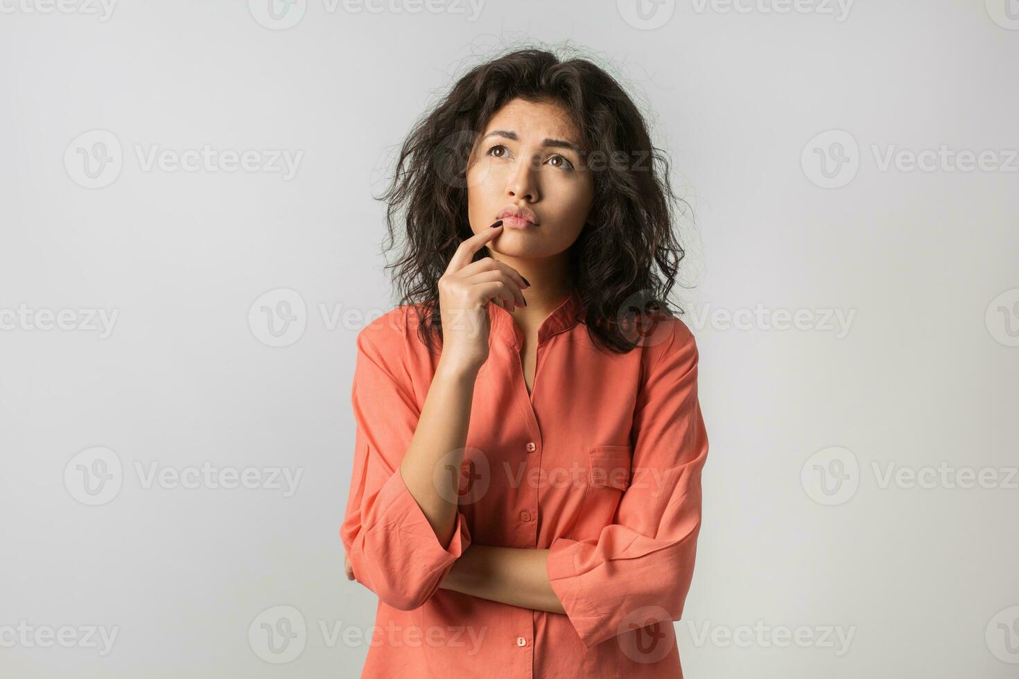 giovane elegante attraente donna isolato su bianca sfondo foto
