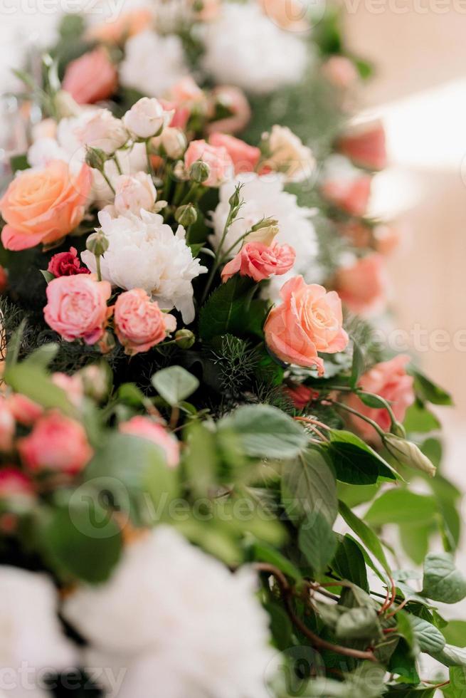 sala banchetti per matrimoni con elementi decorativi foto