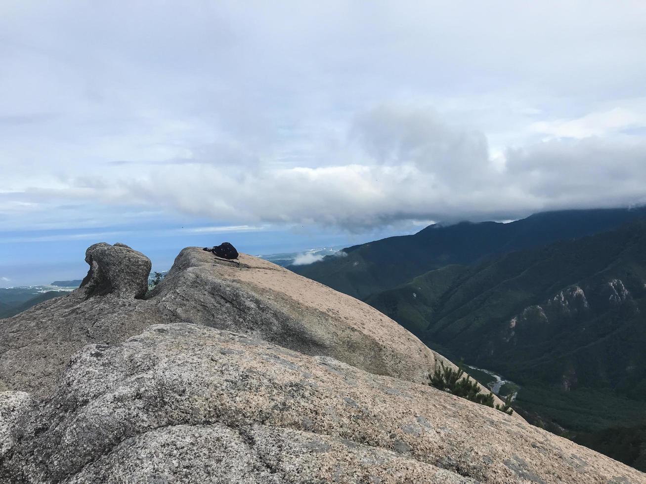 grandi rocce al parco nazionale di seoraksan, corea del sud foto