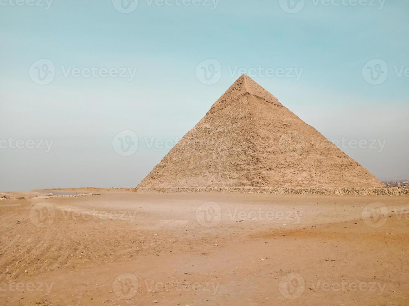 una vista della grande piramide di Giza, in Egitto foto