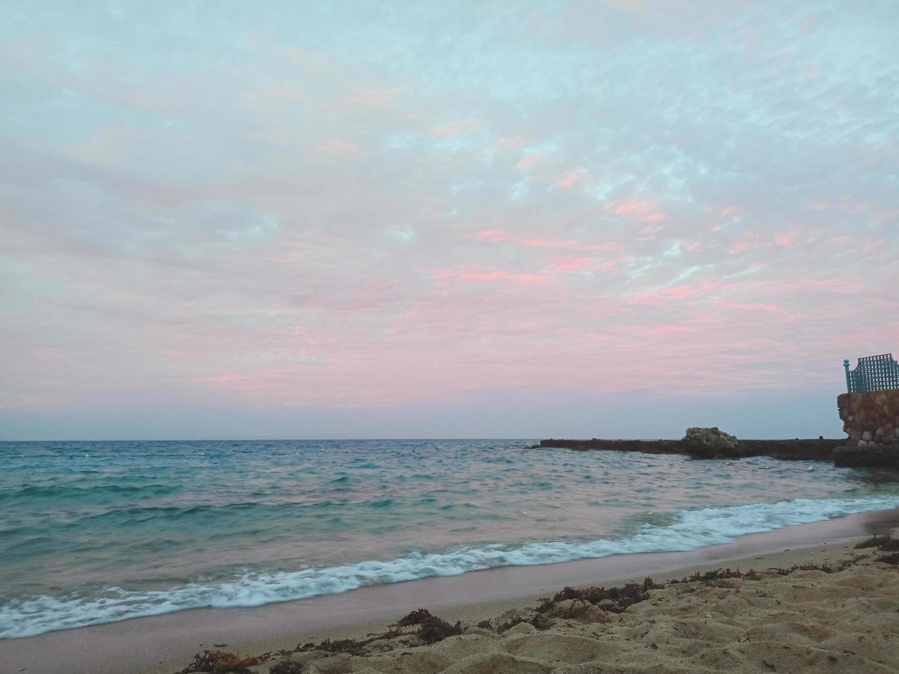 la bellissima vista sul mar rosso nella città di hurghada, in egitto foto