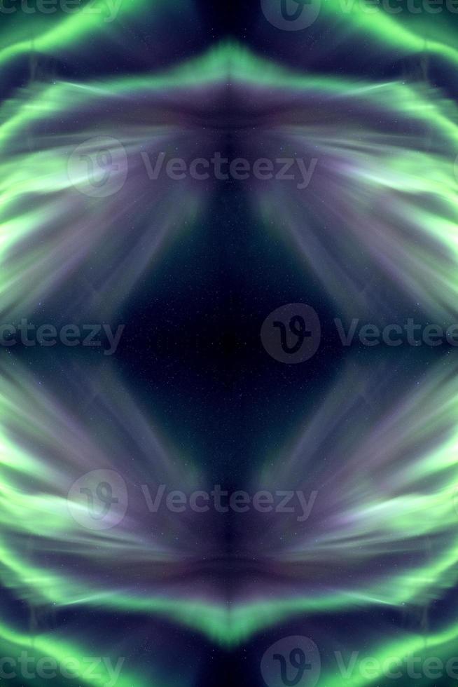 riflesso dell'aurora boreale verde nella galassia foto