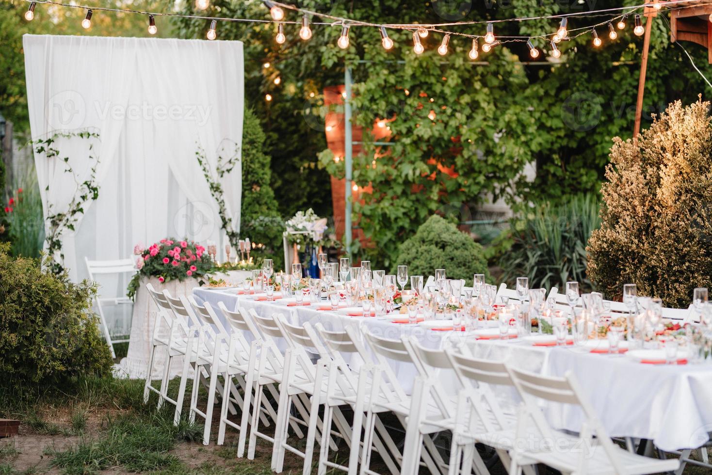 sala banchetti per matrimoni con elementi decorativi foto