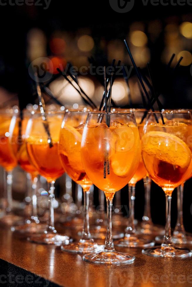 bicchieri da cocktail per vino e champagne foto