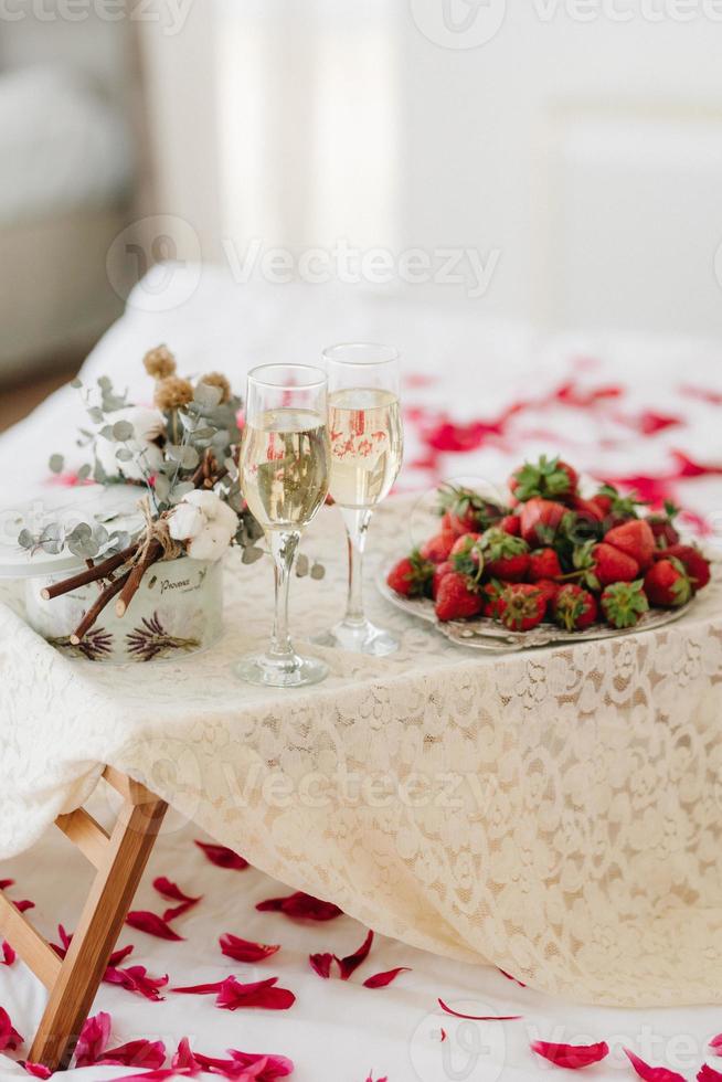 bicchieri da sposa per vino e champagne foto