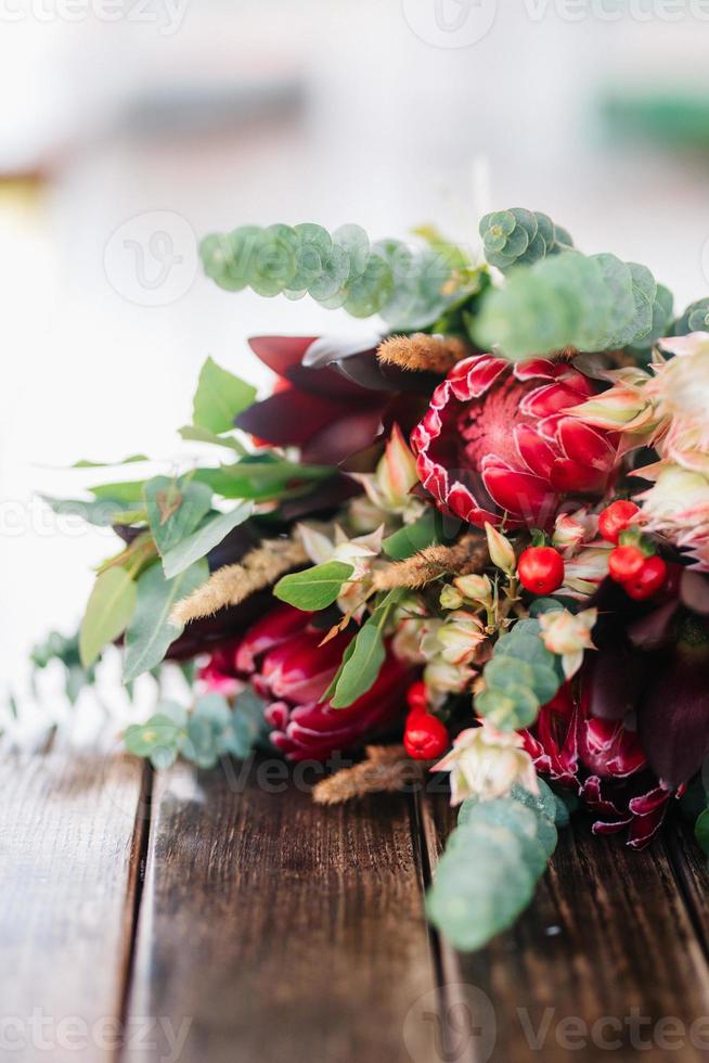 elegante bouquet da sposa di fiori naturali freschi foto