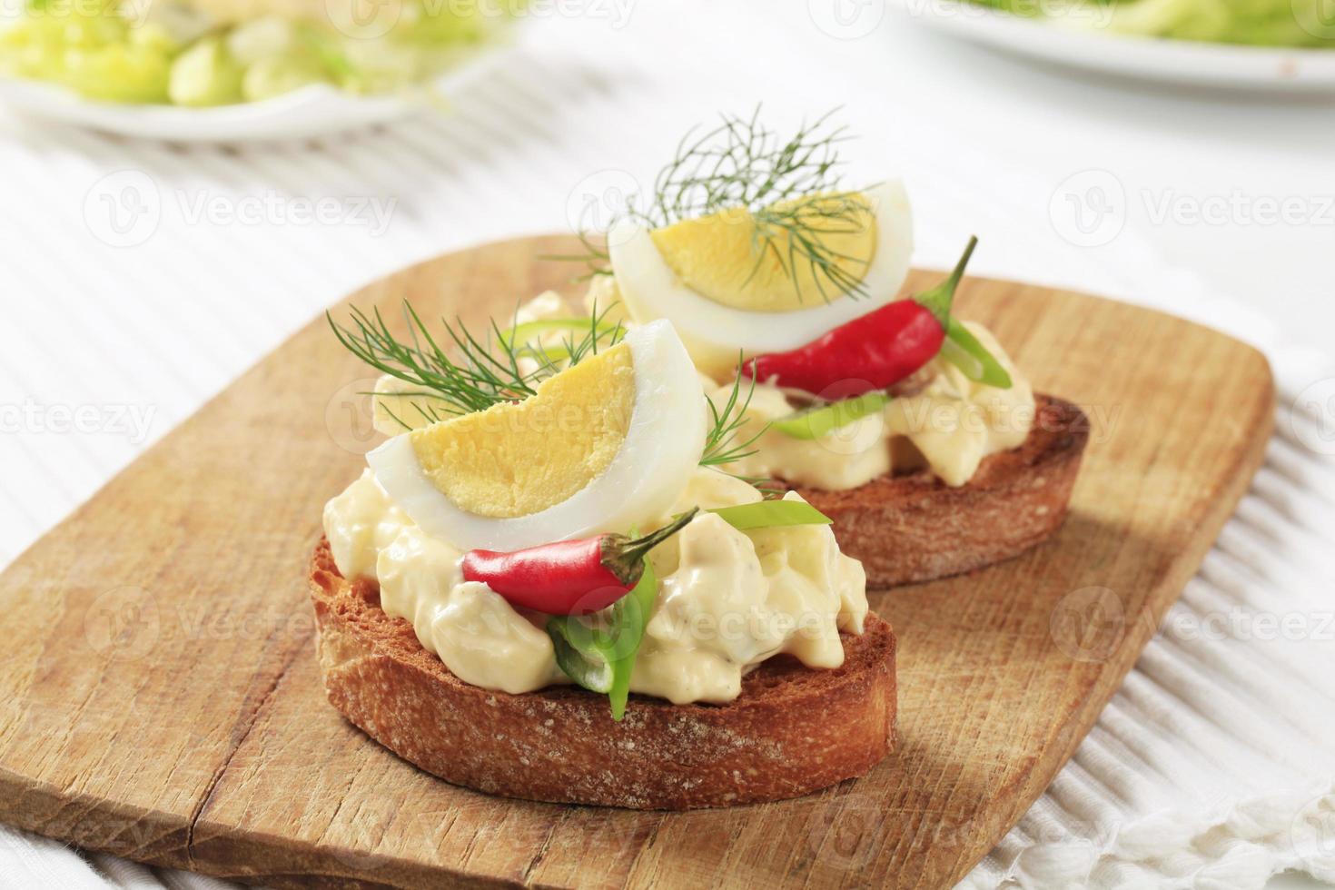 pane tostato e crema di uova foto