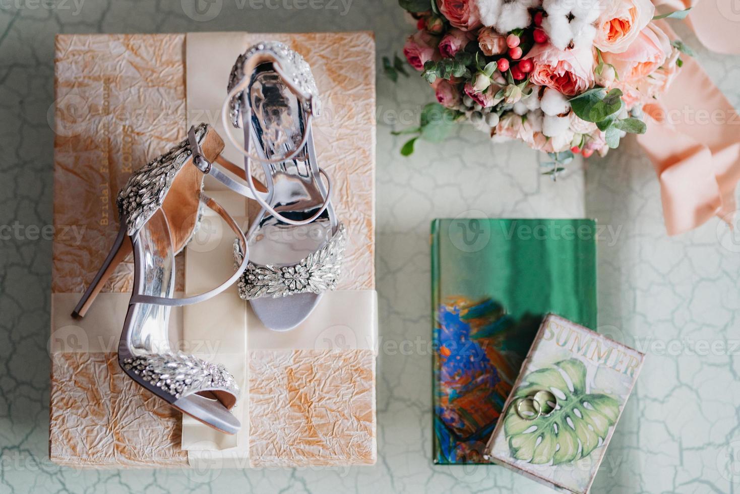 scarpe da sposa della sposa, bella moda foto