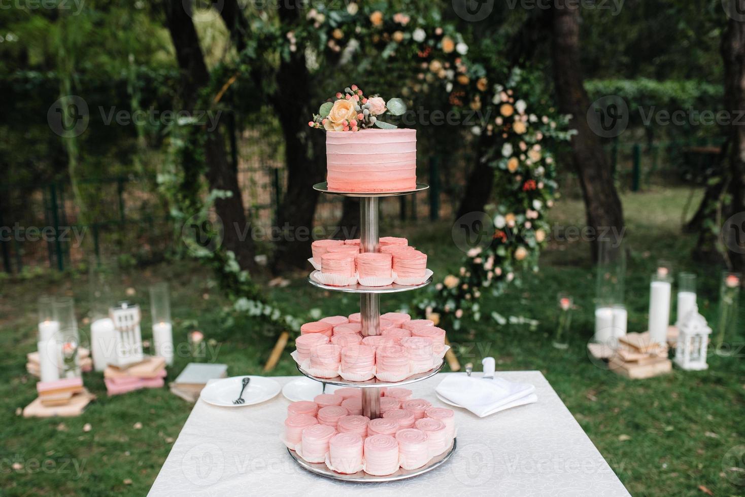 torta nuziale al matrimonio degli sposi foto