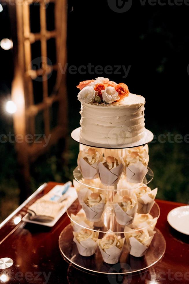 torta nuziale al matrimonio degli sposi foto