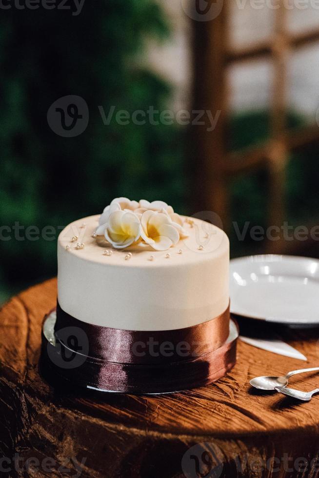 torta nuziale al matrimonio degli sposi foto