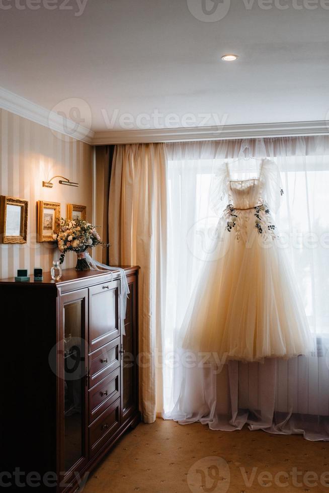 abito da sposa perfetto il giorno del matrimonio foto