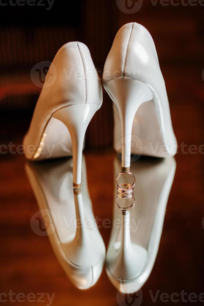 scarpe da sposa della sposa, bella moda foto