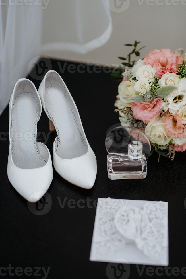 scarpe da sposa della sposa, bella moda foto