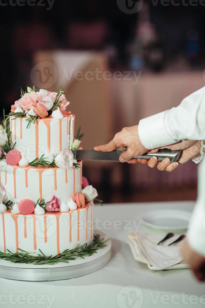 torta nuziale al matrimonio degli sposi foto