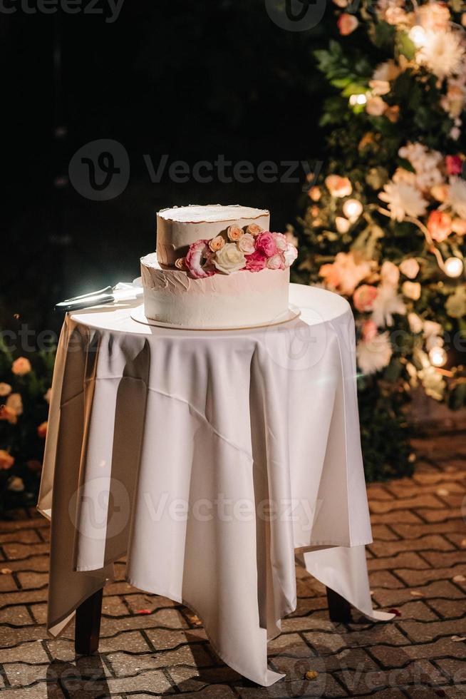 torta nuziale al matrimonio degli sposi foto