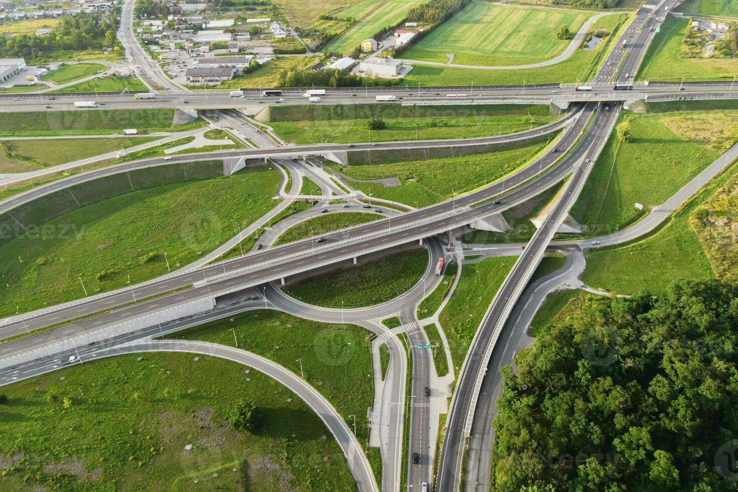 macchine in movimento su trasporto strada giunzione nel città, aereo Visualizza foto