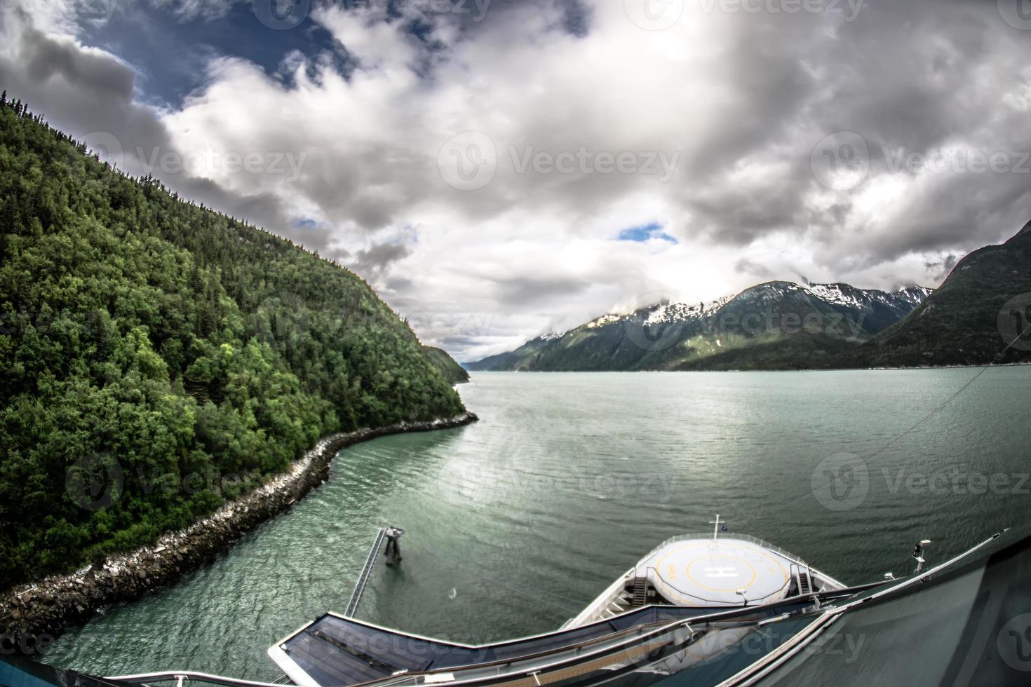 bellissimo scenario della nave da crociera in Alaska foto