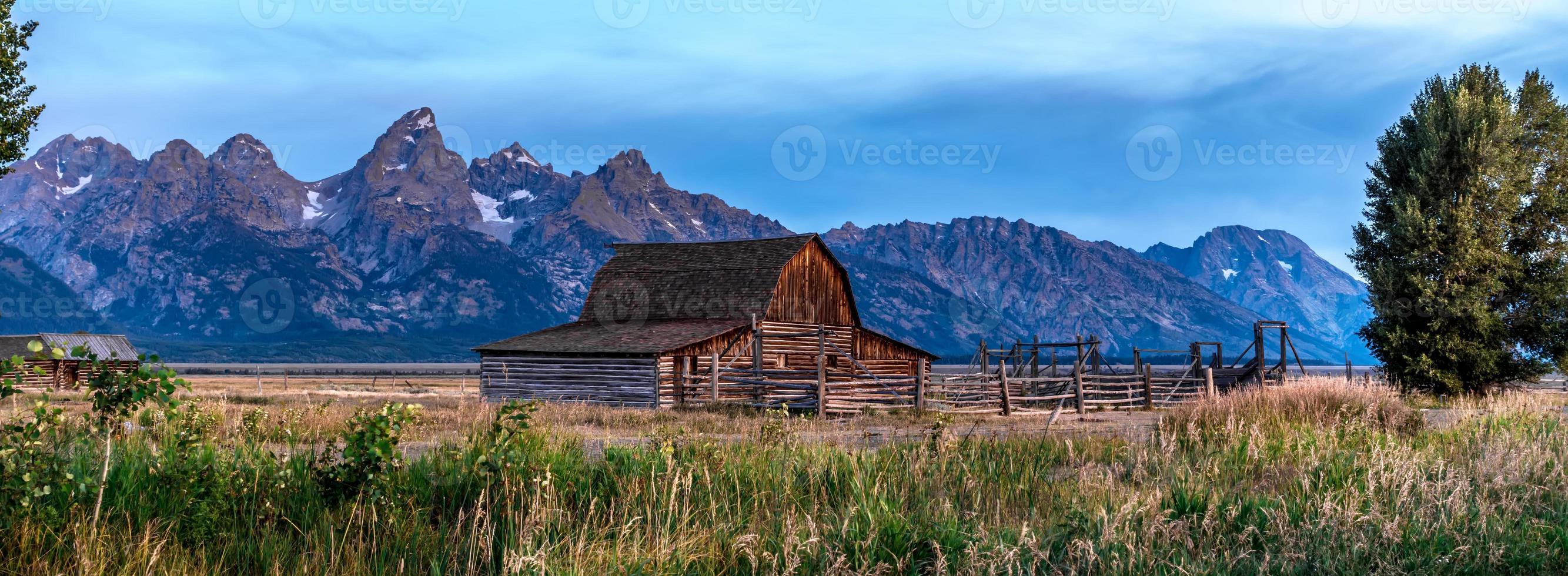 vista panoramica delle montagne del Grand Teton foto