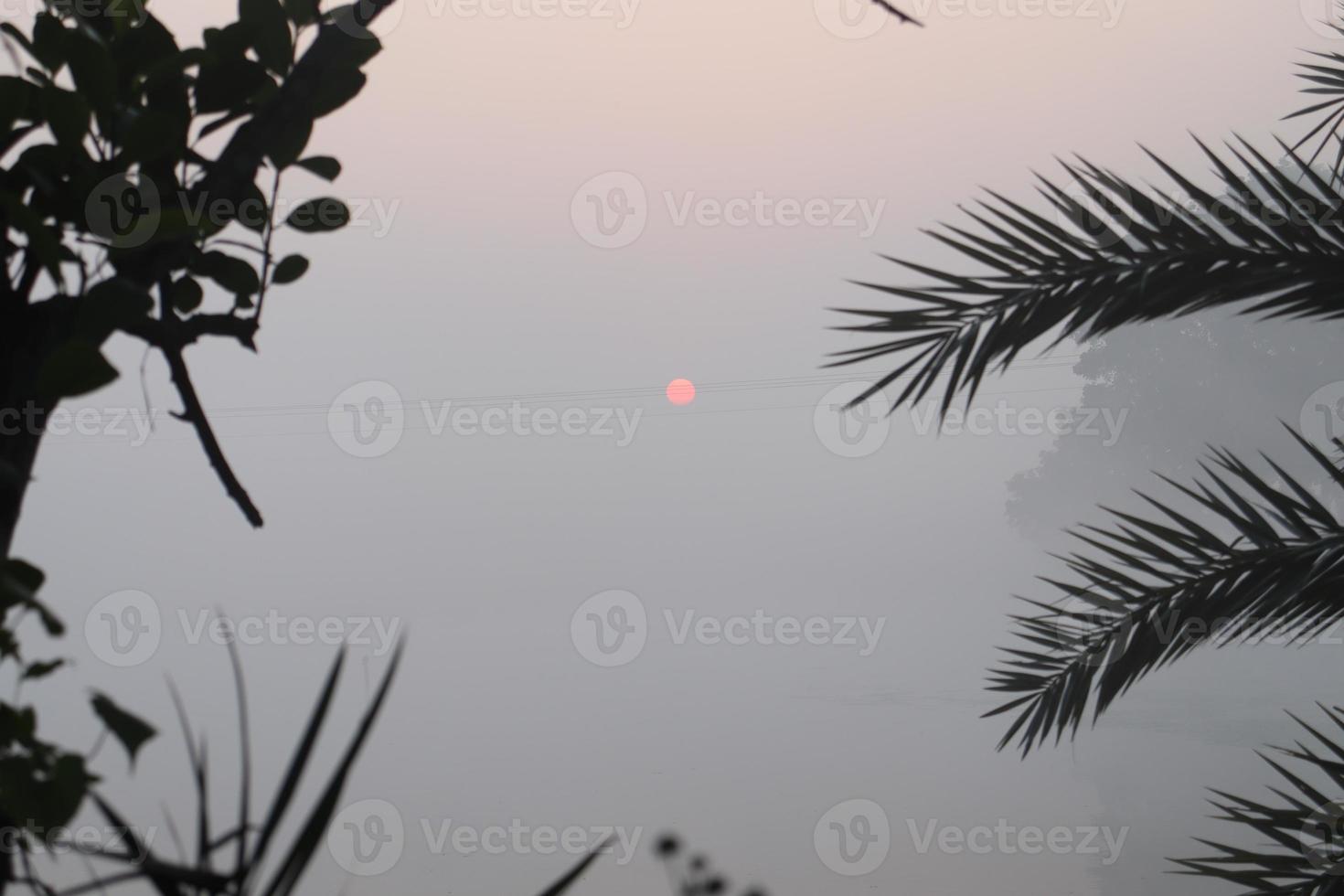 bellissima vista del villaggio con la natura foto