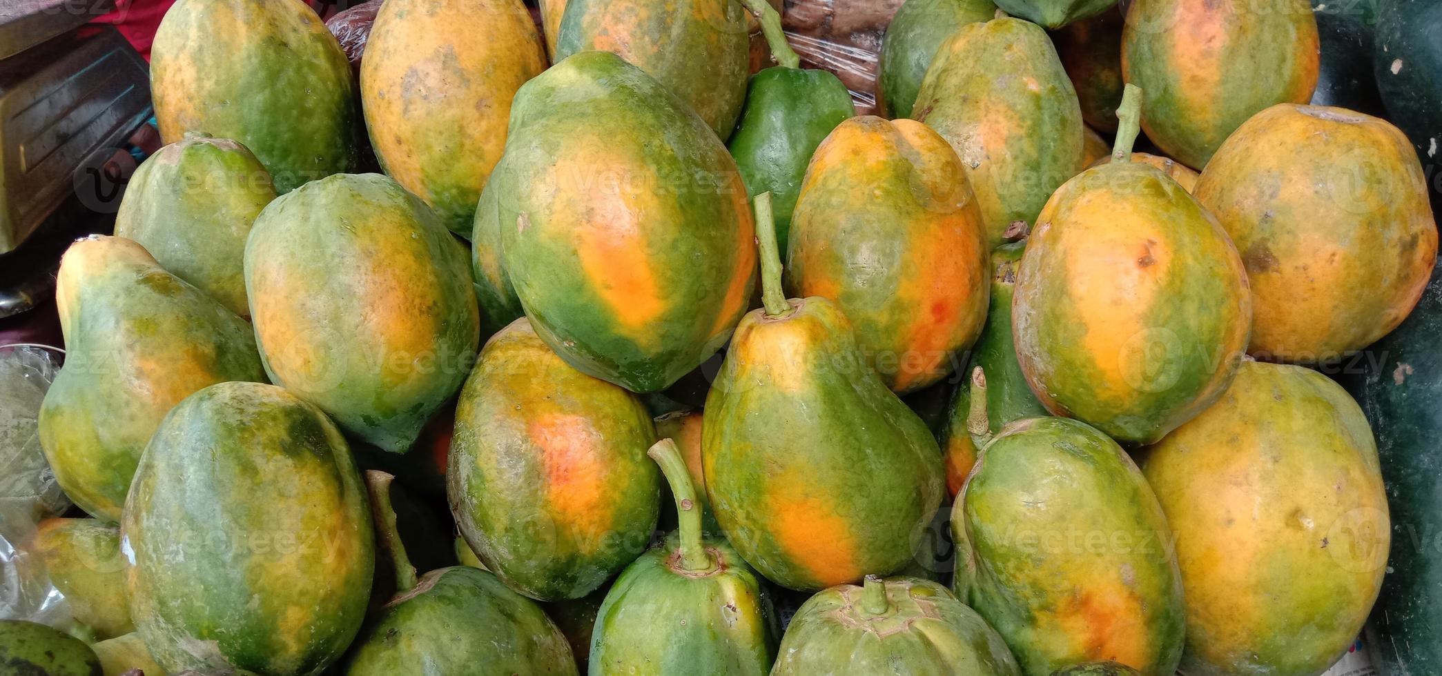 brodo di papaya colorato gustoso e salutare foto