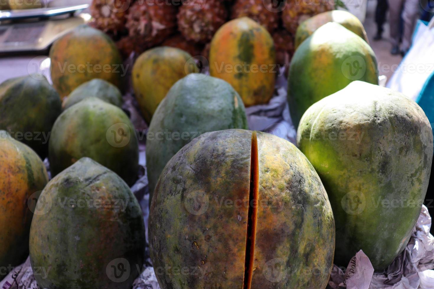 brodo di papaya colorato gustoso e salutare foto