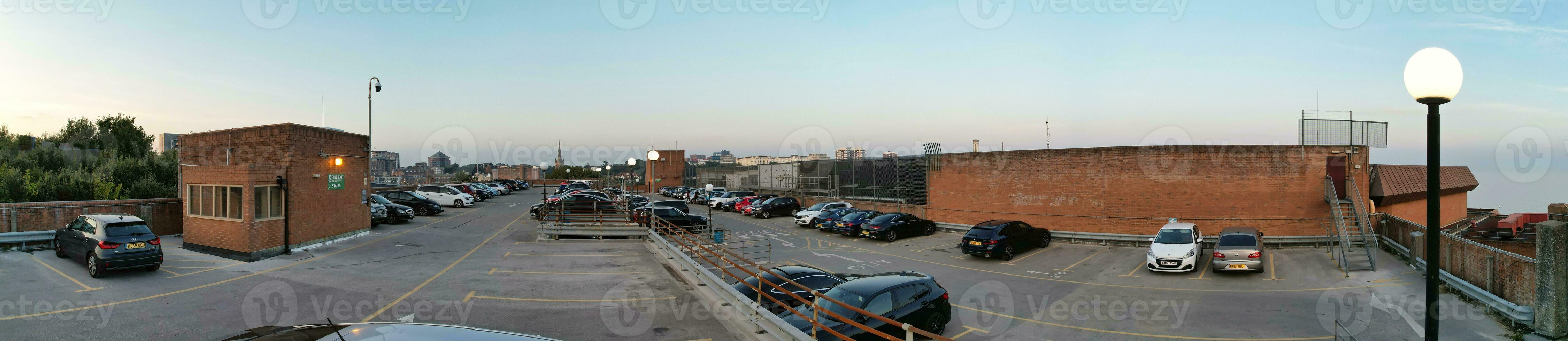 aereo panoramico Visualizza di Britannico turista attrazione a mare Visualizza di bournemouth città di Inghilterra grande Gran Bretagna UK. alto angolo Immagine catturato con di droni telecamera su settembre 9, 2023 durante tramonto foto