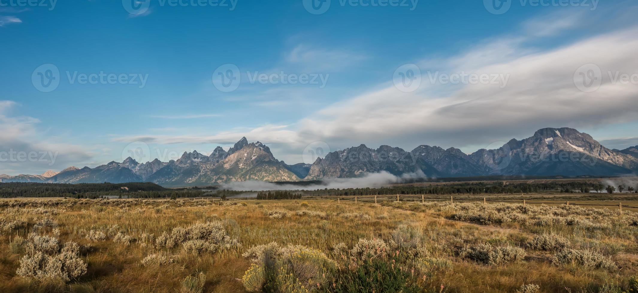 vista panoramica delle montagne del Grand Teton foto