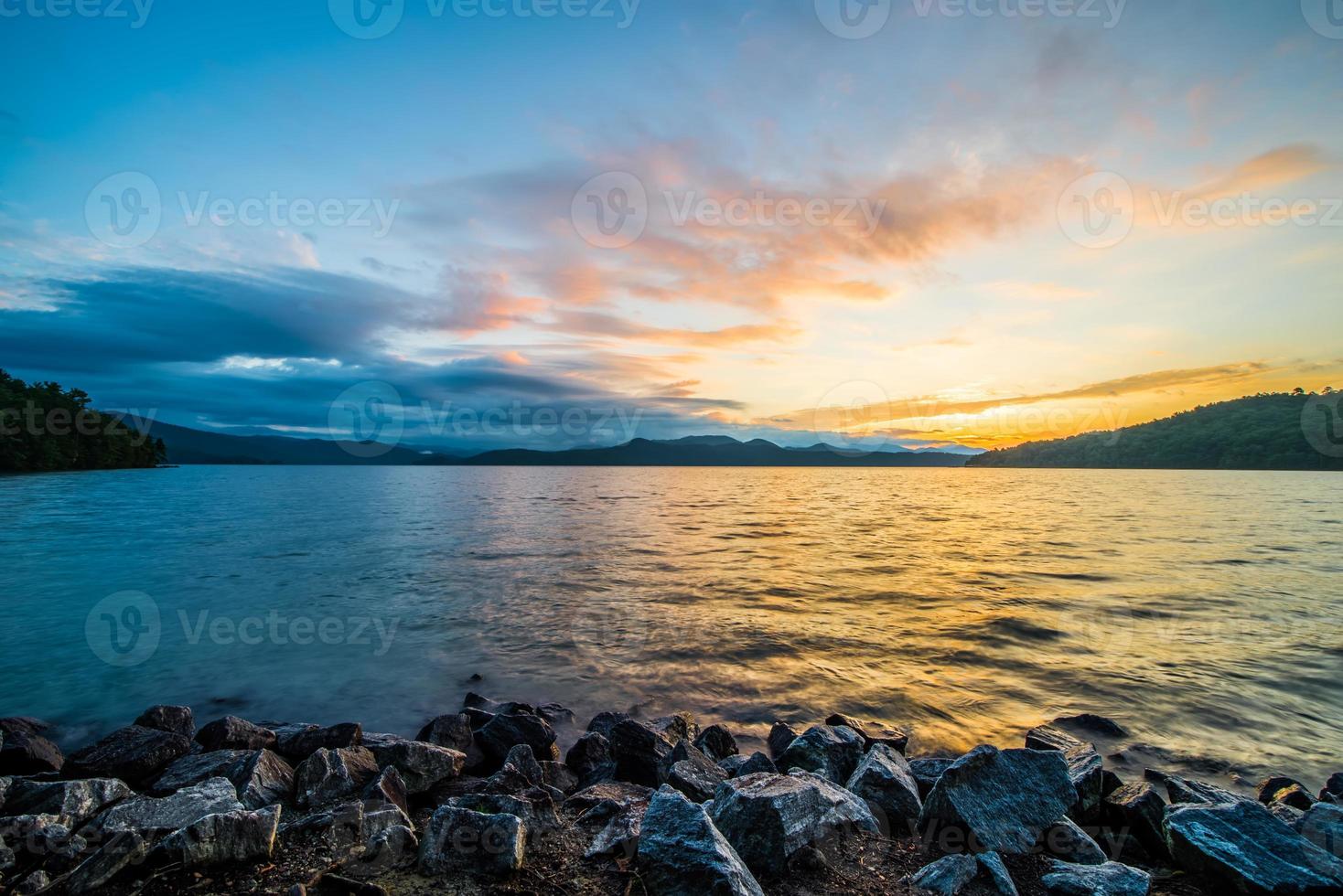 bellissime scene paesaggistiche sul lago jocassee carolina del sud south foto