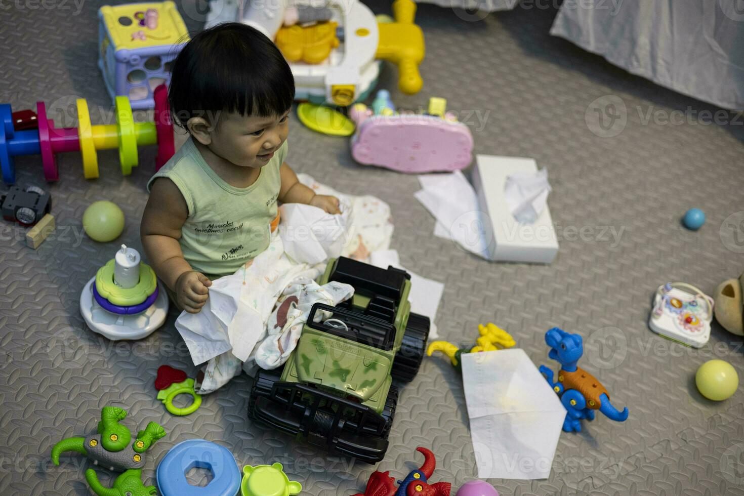 bambini disordinato giocando nel il vivente camera 02 foto