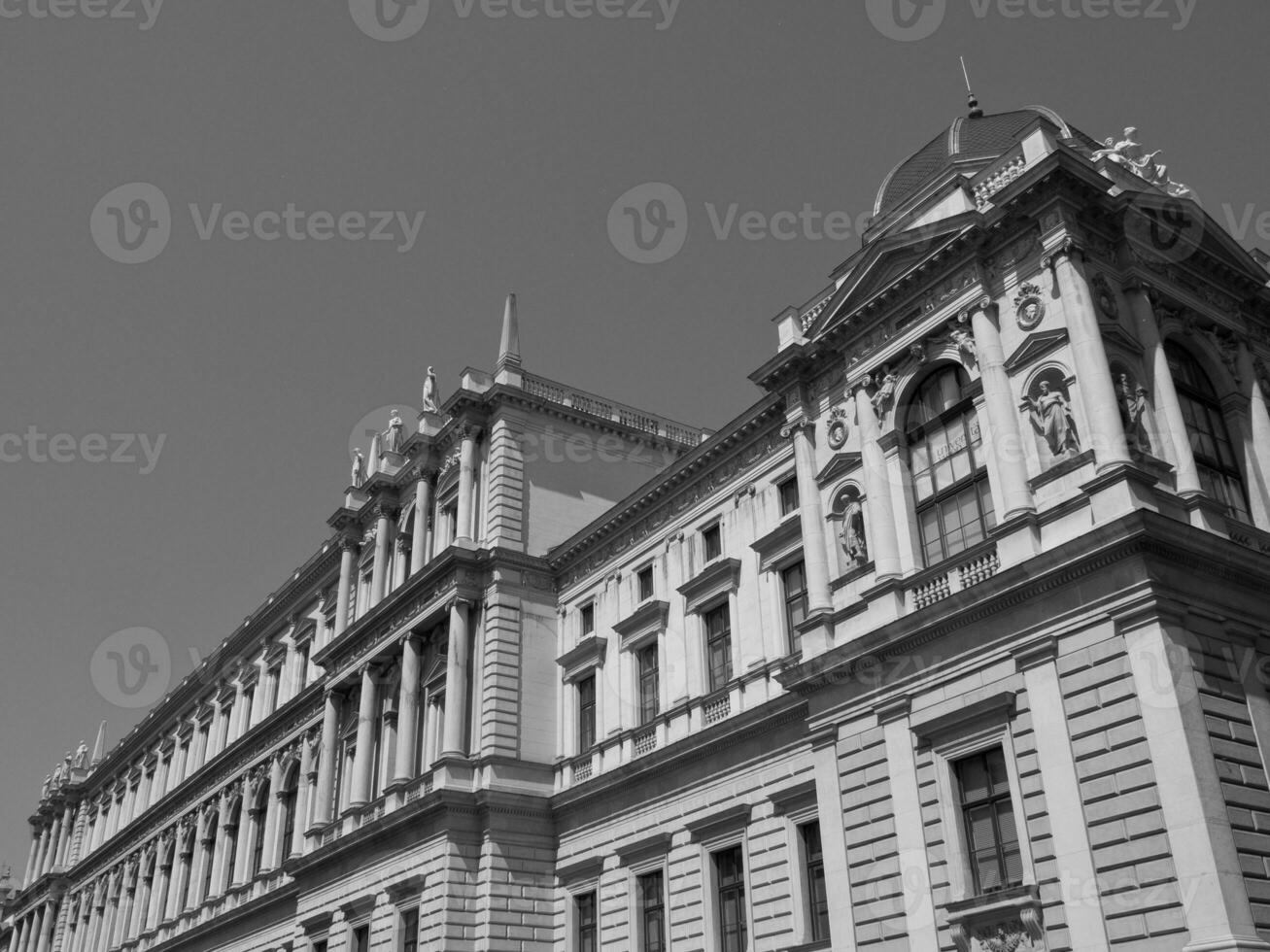 vienna a il Danubio fiume foto