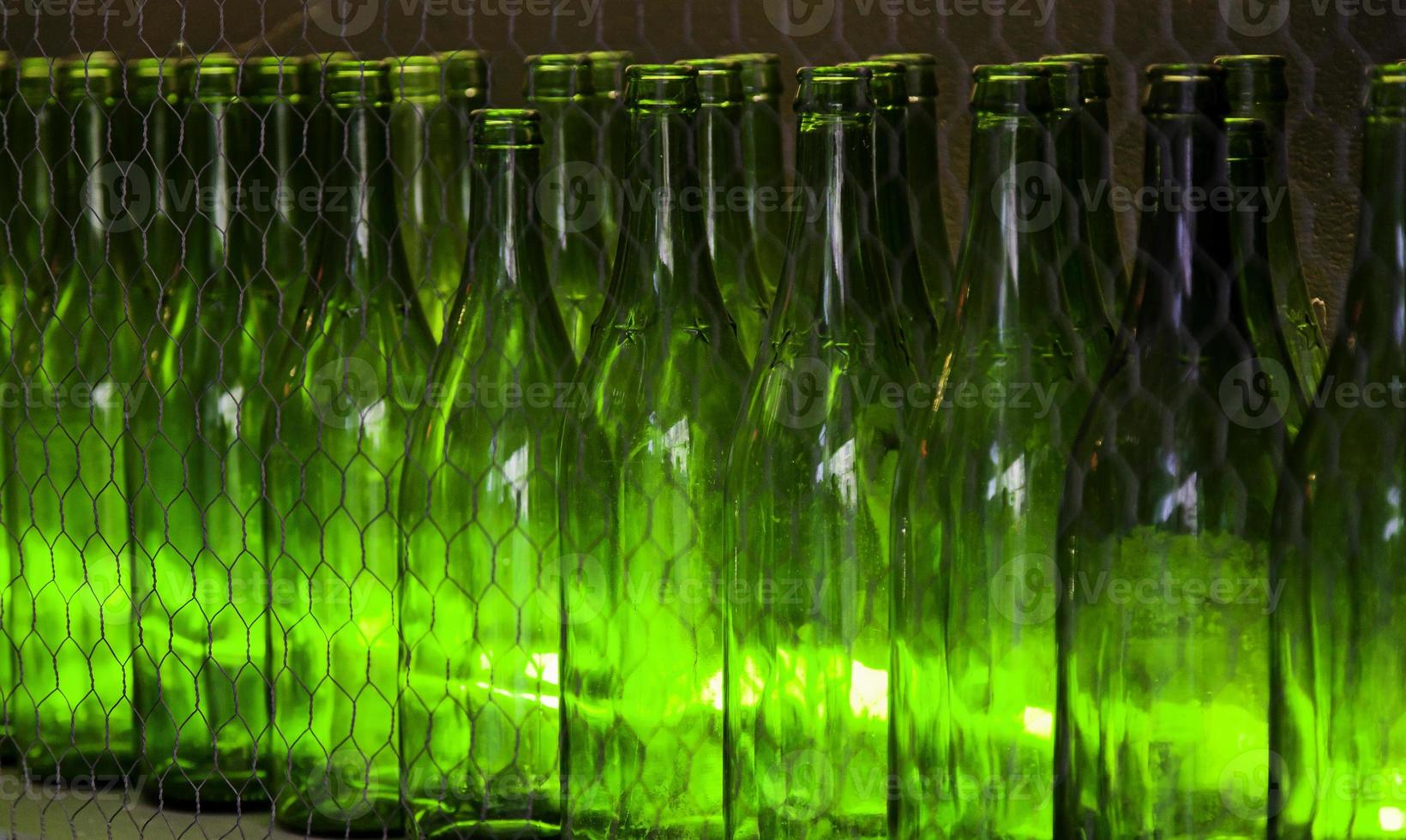 bottiglie di vetro verde per bevande foto