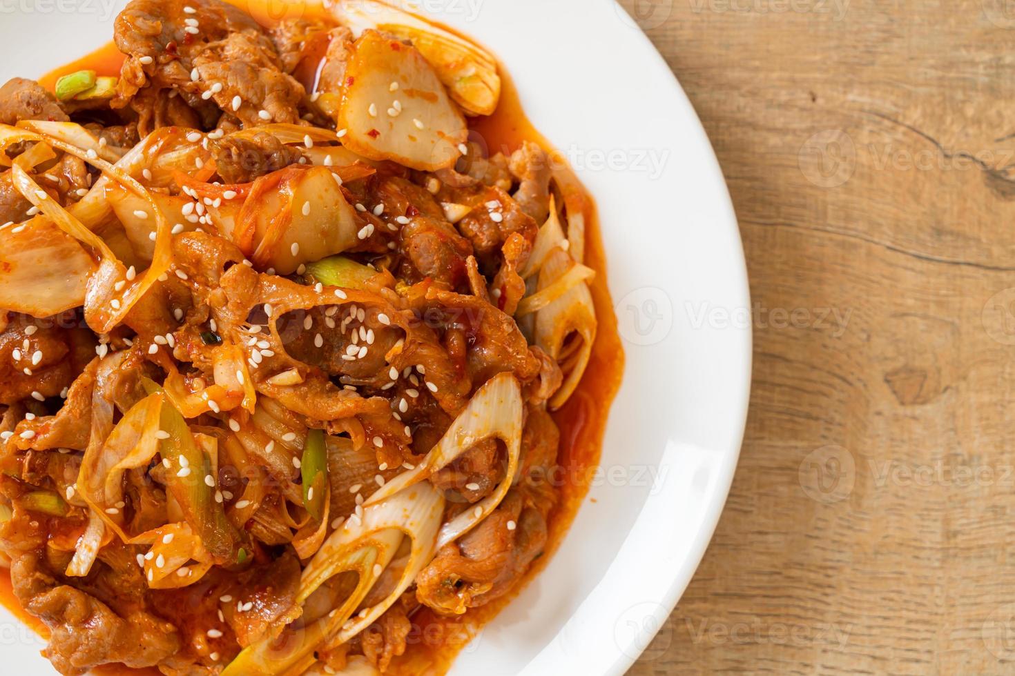 maiale saltato in padella con pasta piccante coreana e kimchi - stile  alimentare coreano 2949721 Stock Photo su Vecteezy