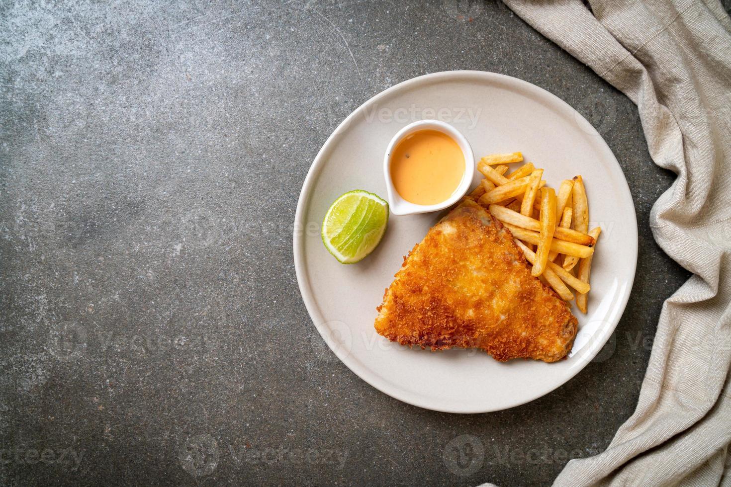 pesce fritto e patatine fritte foto