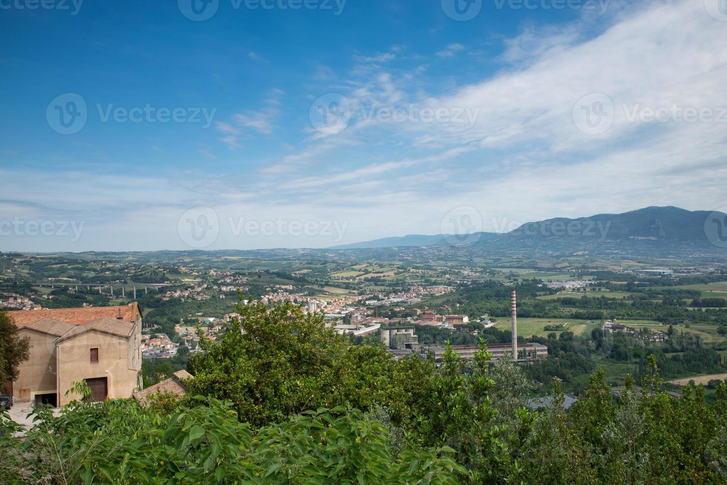 paesaggio di narni scalo visto dalla fortezza di narni foto