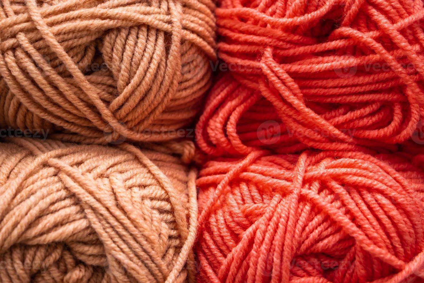trama di soffici fili di lana rosa per maglieria. foto
