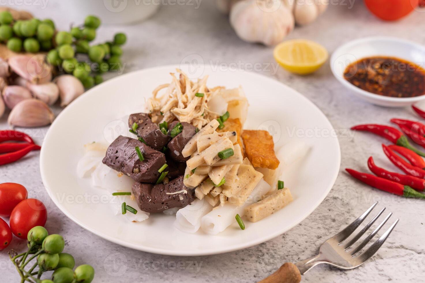 tagliatelle grandi con sanguinaccio di maiale foto