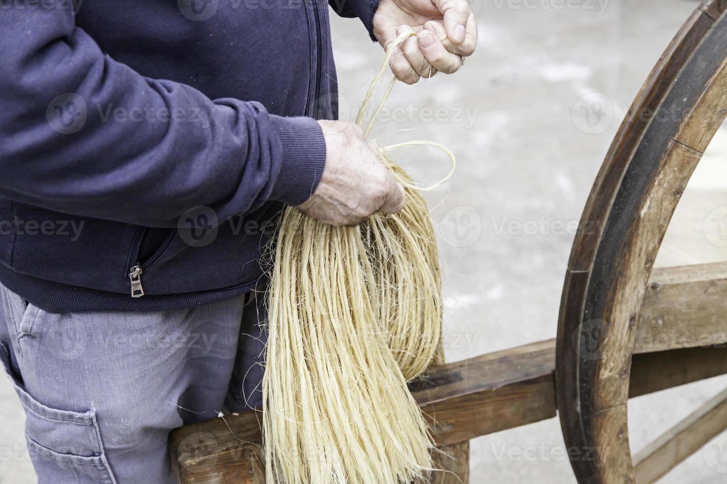 vecchia ruota che gira foto