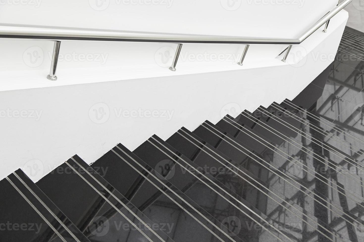 scale in marmo nero foto